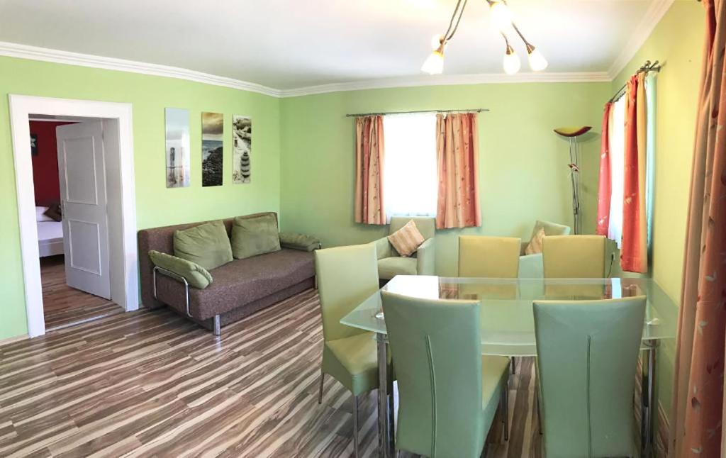 Haus Schmitten – Austrian Alpine Getaways room 1